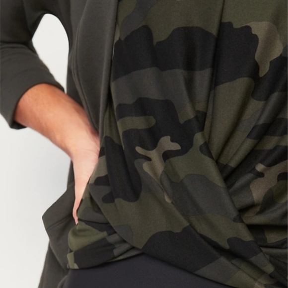 Old Navy Twist-Hem Cropped Tank - Picture 2 of 4